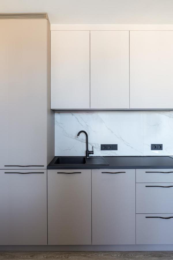 Minimalist Studio In Vinohrady By Days Apartmán *