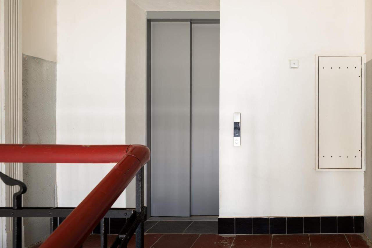 Minimalist Studio In Vinohrady By Days Apartmán