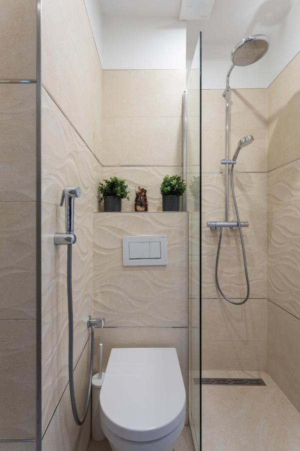 Minimalist Studio In Vinohrady By Days Apartment *